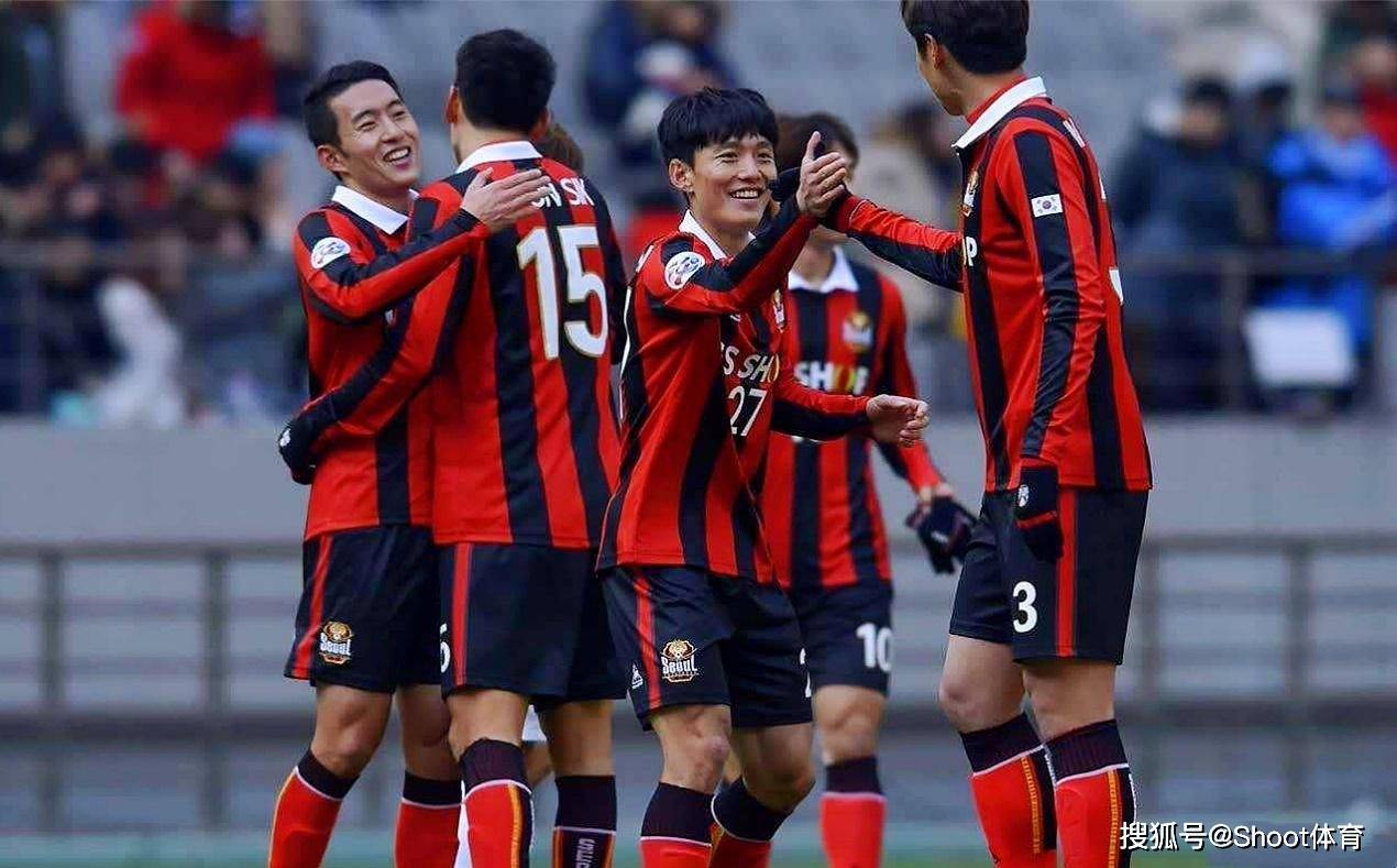 关于里尔训练开放日，集结日回应争议引欢呼，意大利杯在即，心理建设被强调的信息